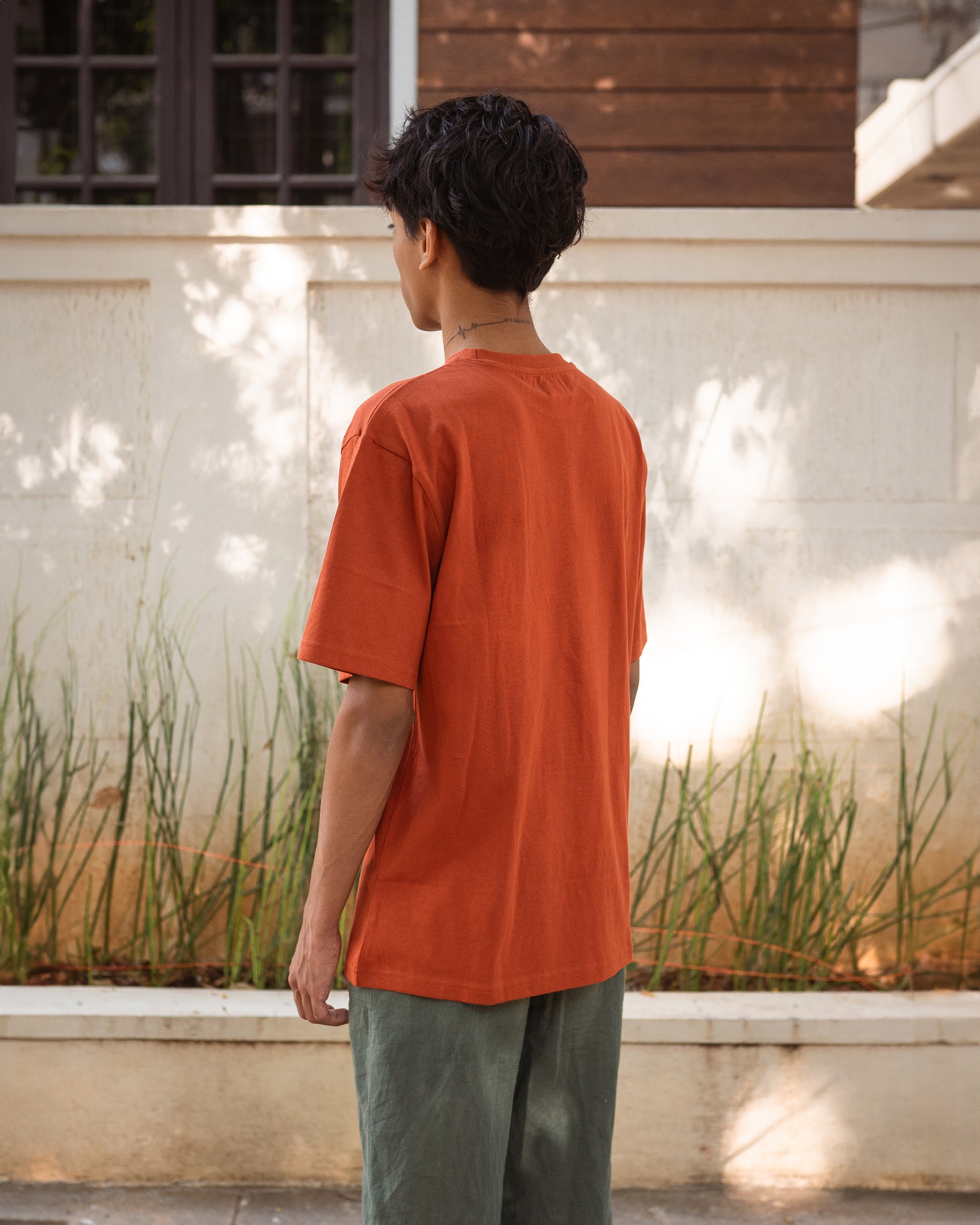 Back view of rust unisex t-shirt in breathable organic cotton